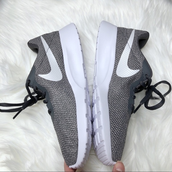 NEW NIKE Dark Grey/White Tanjun SE - Picture 3 of 8
